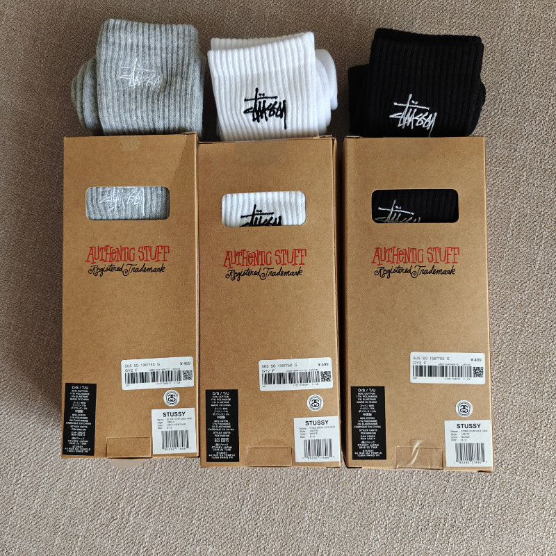 [พร้อมกล่อง] 3in1 STU Stock Crew Socks ปักสีดํา/ขาว/เทา