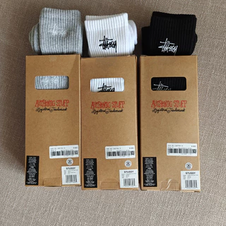 [พร้อมกล่อง] 3in1 STU Stock Crew Socks ปักสีดํา/ขาว/เทา