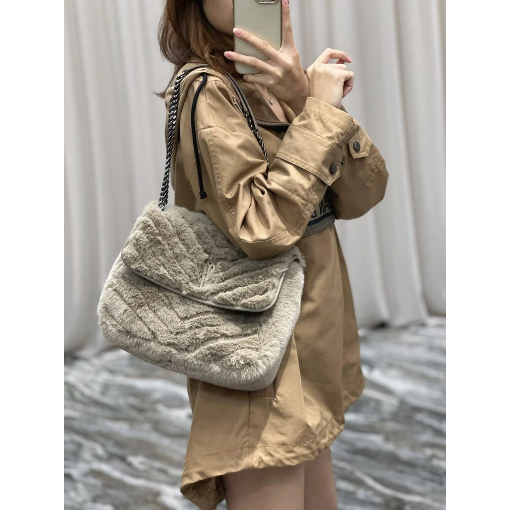 Saint Laurent 2022 ฤดูใบไม้ร่วงฤดูหนาวขนกระต่ายสไตล์กระเป๋าสะพายไหล่เดียวโซ่กระเป๋าหญิง498894 N8JT