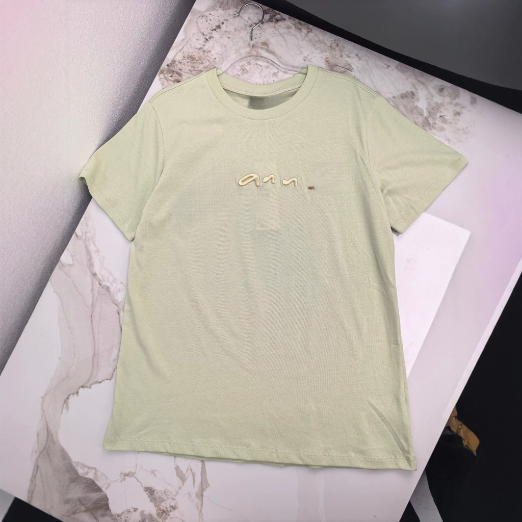 IWG7 GAN ** ต้นฤดูใบไม้ผลิออกแบบจดหมายปักรอบคอผ้าฝ้ายแท้แขนสั้นเสื้อยืดผู้หญิง
