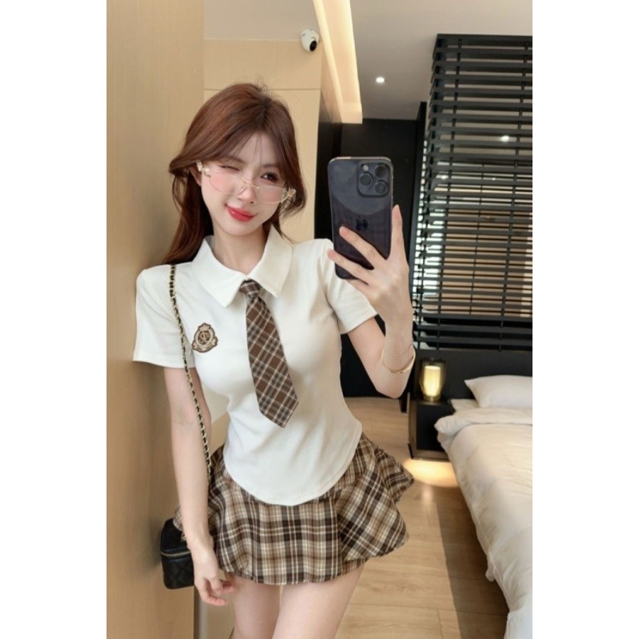 Classy jk Preppy Style Slim-fit Age-Reduction Short Top เสื้อยืดเอวแคบสูง#现货气质jk学院风修身减龄短款上衣收腰T恤高