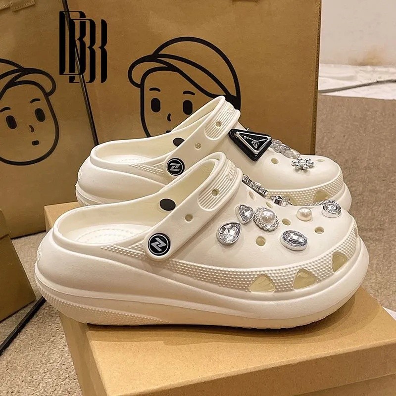 XUEWEMNI กรกฎาคม Bucks Super หนา-Soled Puff Hole รองเท้าผู้หญิงสวมใส่ด้านนอก 2026 ขนาดเล็ก Dopamine 