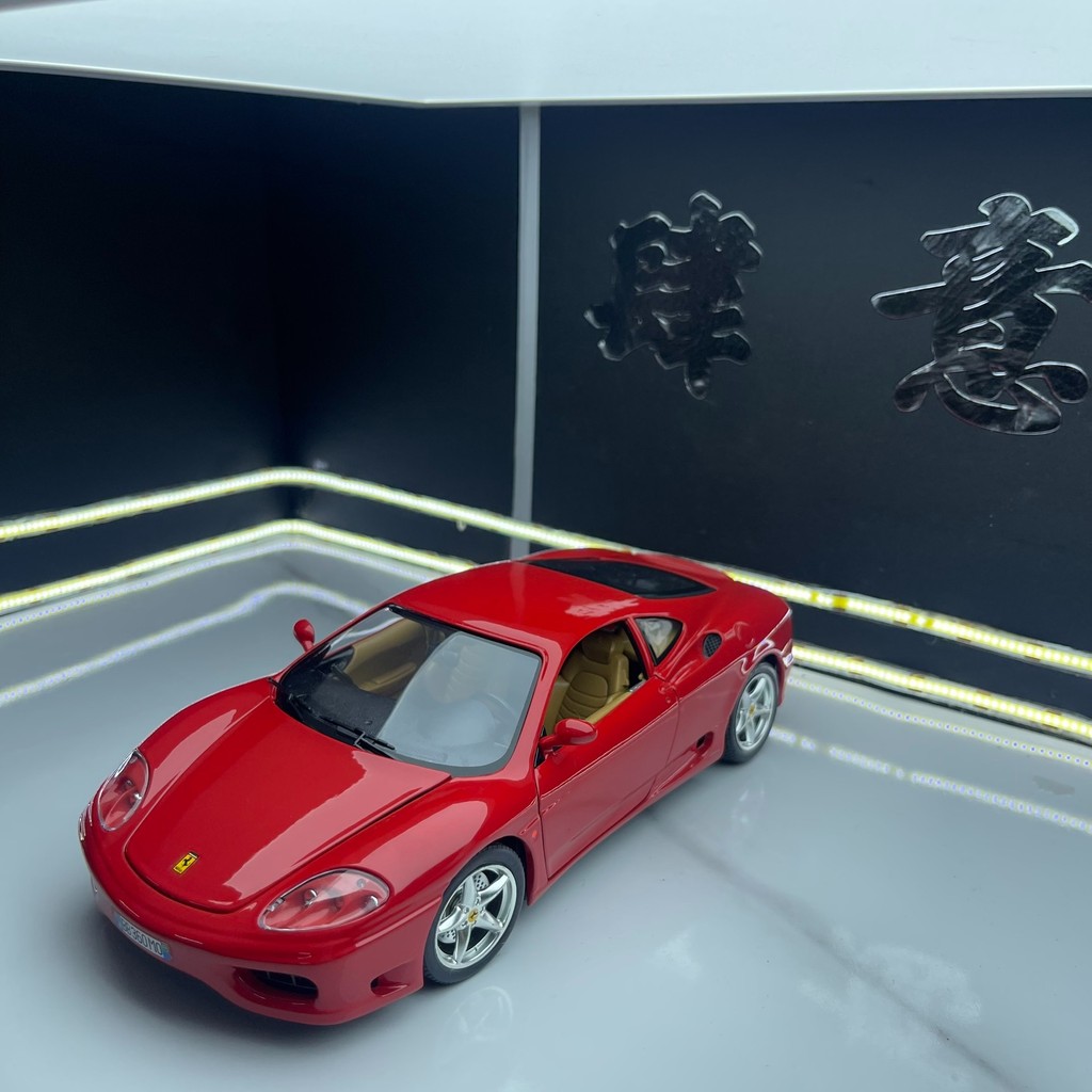 ประกือออิตาลี สีเบจ Bburago 1: 18 Ferrari F