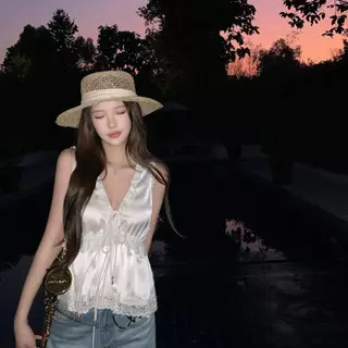 mimi-เสื้อกล้ามสไตล์สาวหวาน สีขาว ผ้าซาติน คอวี ผูกสาย ลูกไม้ระบาย สไตล์ฝรั่งเศส แบบสายเดี่ยวสำหรับผู้หญิง#99520
