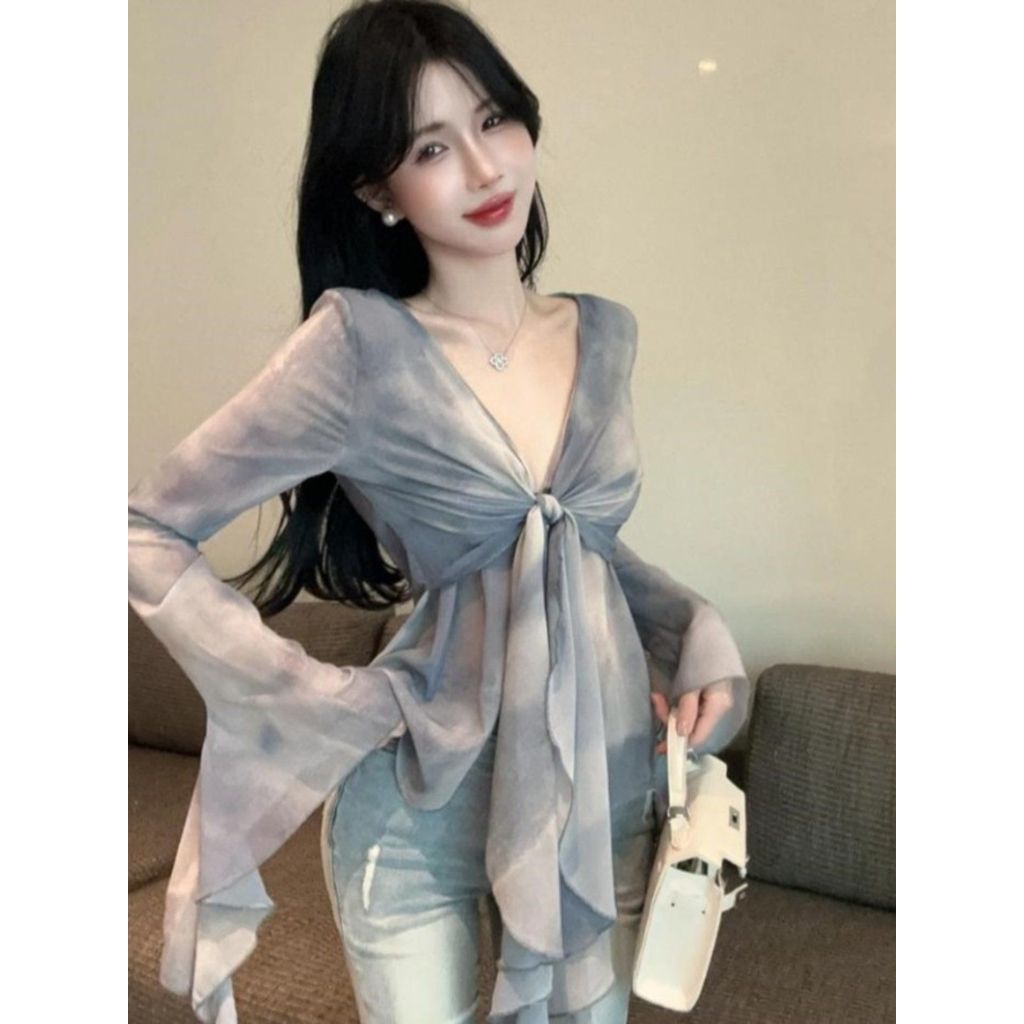 Slim-fit Slimmer ดู V คอ Tie-Dye ทรัมเป็ตแขนเสื้อ Laced