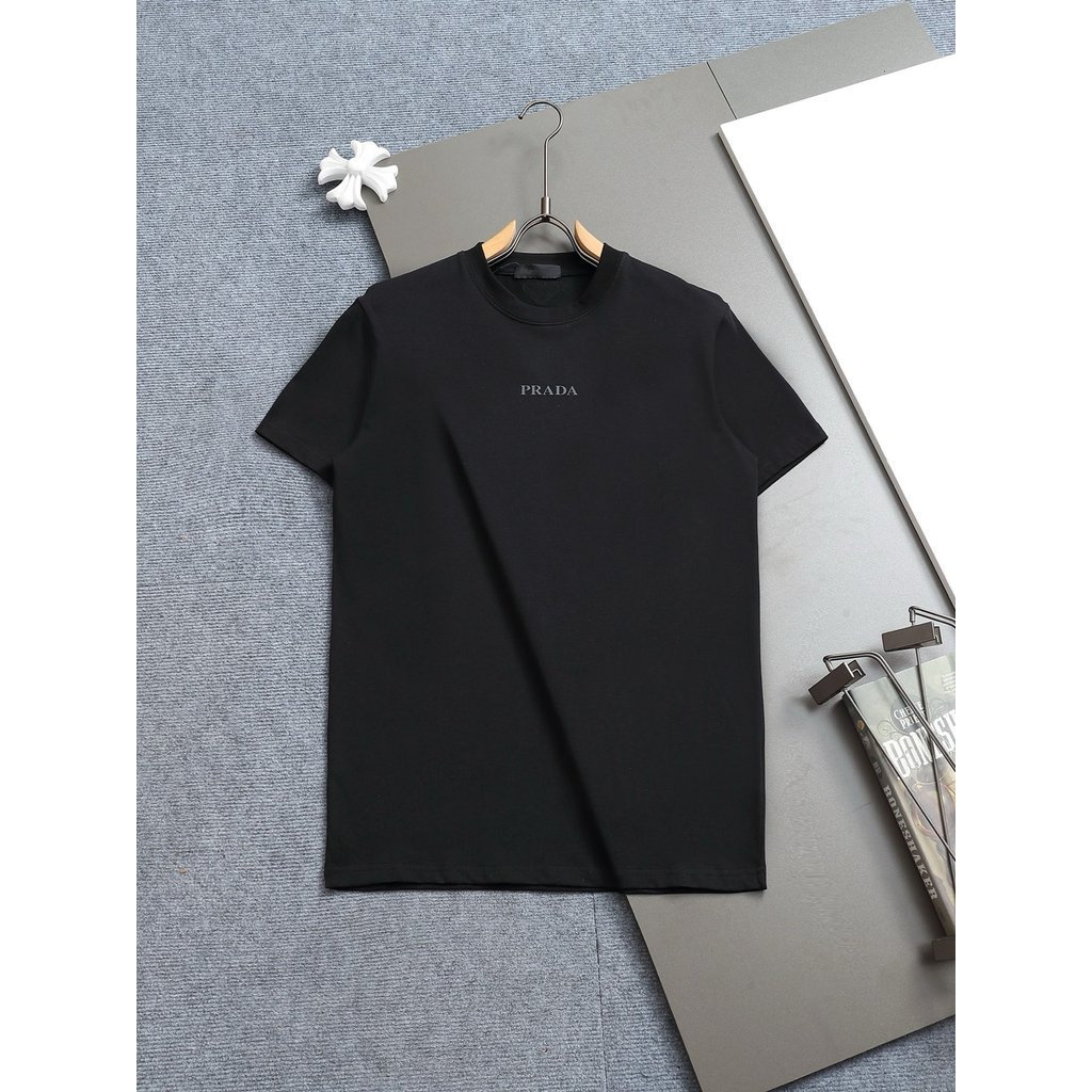 Prada/Prada/2026 คลาสสิกรอบคอแขนสั้นเสื้อยืดผู้ชายผู้หญิงสไตล์ใหม่ 2-Line Bottoming เสื้อแนวโน้มอเมร