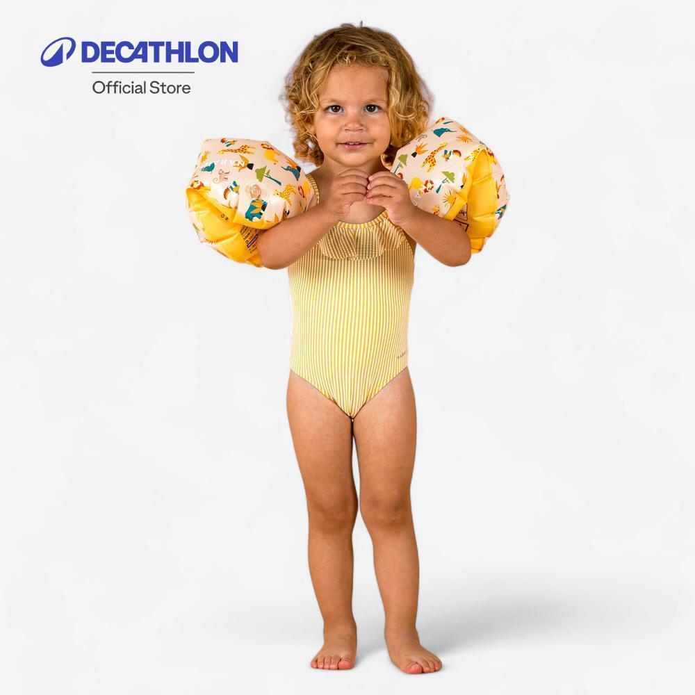 Decathlon Baby Girls’ One-Piece Swimsuit Print With Ruffles ชุดว่ายน้ำวันพีซเด็กเล็กผู้หญิงพิมพ์ลาย