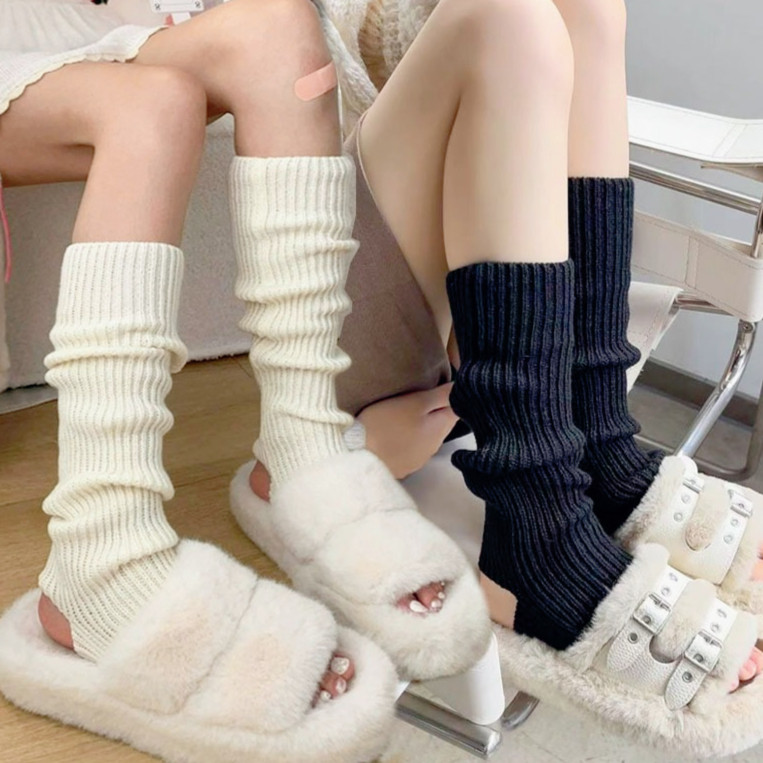 ถุงเท้าขาถักอบอุ่น ทำจากไนลอนให้ความสบาย ส่วนสูงระดับหลอดกลาง เหมาะสำหรับทุกคนและเหมาะสำหรับการสวมใส่วันยามเย็น