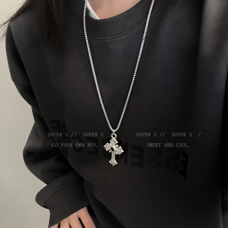 ยาวไทเทเนียมเหล็ก Non-Fade Cross สร้อยคอ ins Hip-Hop ผู้ชายอินเทรนด์เสื้อกันหนาว Niche Design เสื้อก