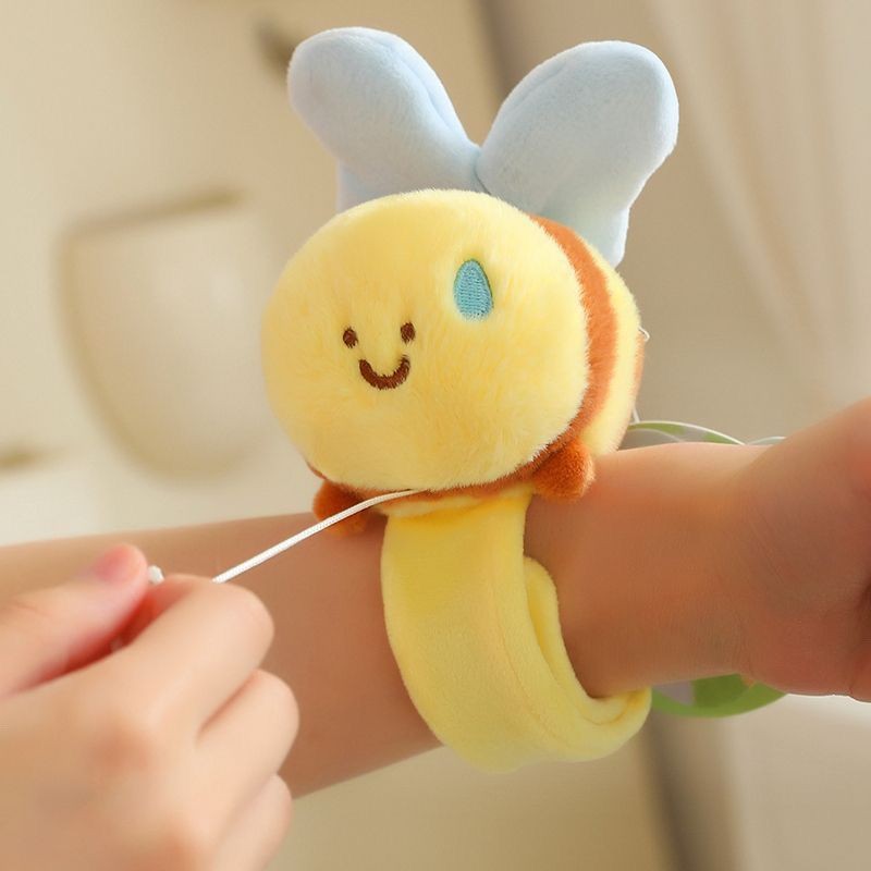 Little Red Book Bee Little Bee Pop Ring Cute Drawstring Wings Moving Plush ของเล่นเด็กสร้อยข้อมือของ