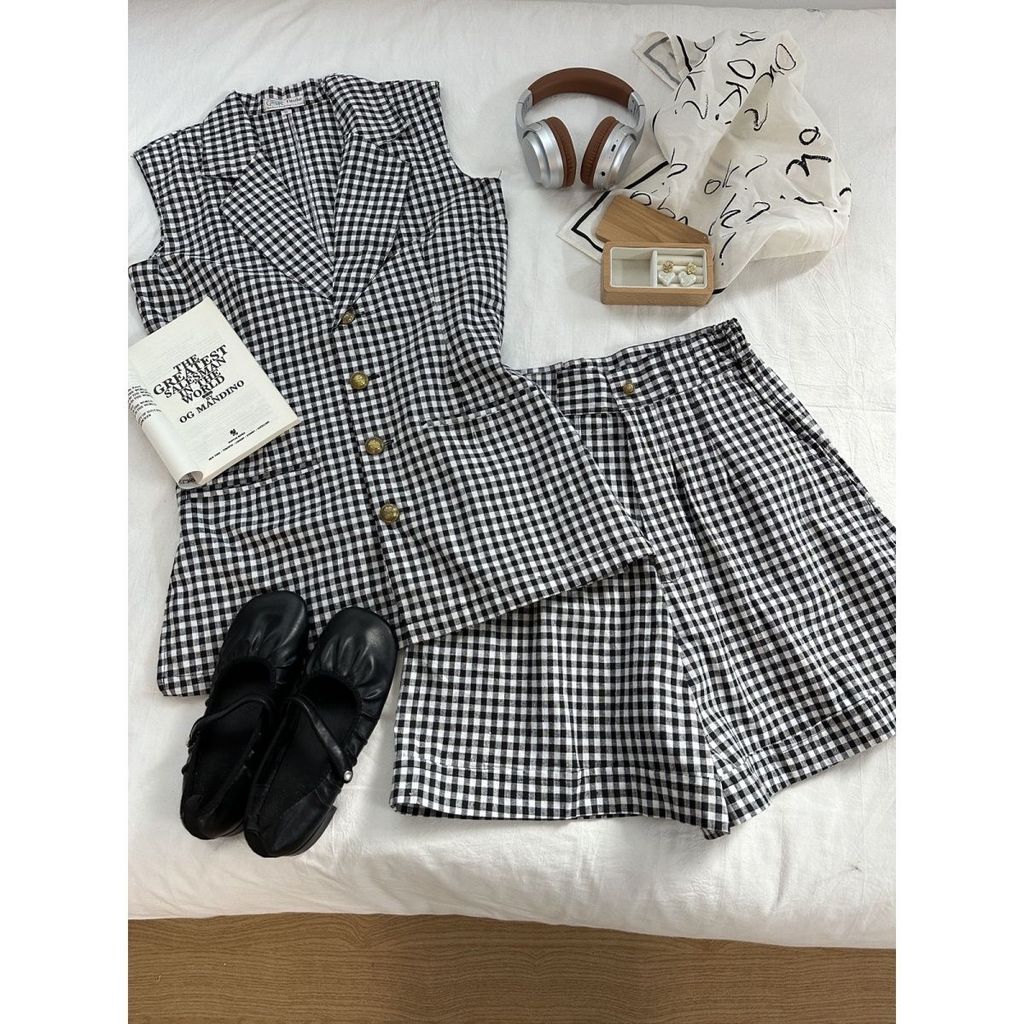 ชุดเอ outfit สตรีทยุค 90s กะฟูกากลอน มีโลหิตคลิป ไม่มีเสื้อแขน เป็นชุดผ่อนคลายสำหรับวันหยุด