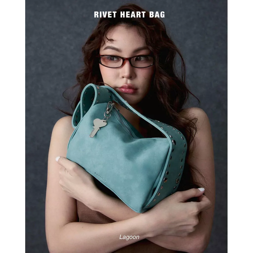 Piccoro - The Rivet Heart Bag กระเป๋าถือหนังวีแกนตอกหมุด
