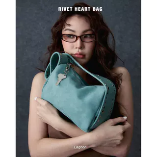 Piccoro - The Rivet Heart Bag กระเป๋าถือหนังวีแกนตอกหมุด