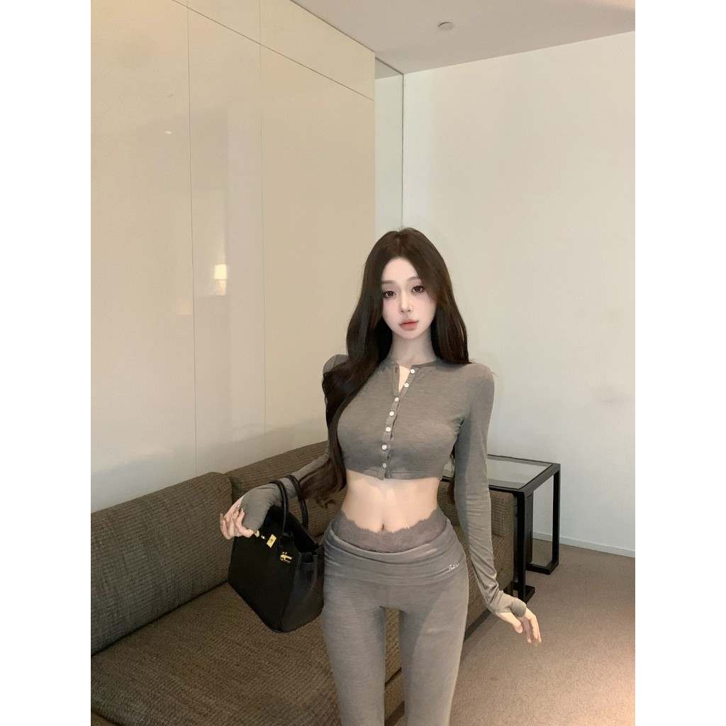 ชุดสูทสองชิ้นแบบสั้น ในสไตล์คูลๆ สำหรับต้นฤดูใบไม้ร่วง ออกแบบให้สวมใส่ง่ายและยืดหยุ่น – โปรปัง