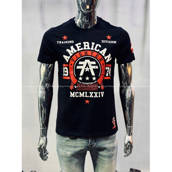 A04 Ame.Ri.Can เสื้อยืดคอกลมผู้ชาย สีดําแดง