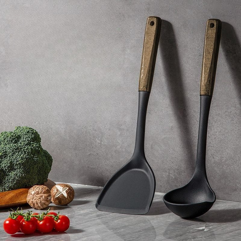 ซิลิโคนทำอาหาร ตะหลิวซิลิโคน ช้อนต้ม ช้อนกรอง ดำทนสิ่งสกปรก มือจับไม้ ซิลิโคนระดับอาหารทนอุณหภูมิสูง - รูปที่ 5