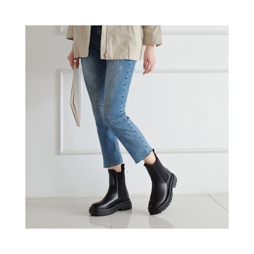 Korea Direct Mail [ollie] [LLY CLUE] รองเท้าบูทเชลซีเอวกลางน้ําหนักเบาโกดังแบน 4 ซม.