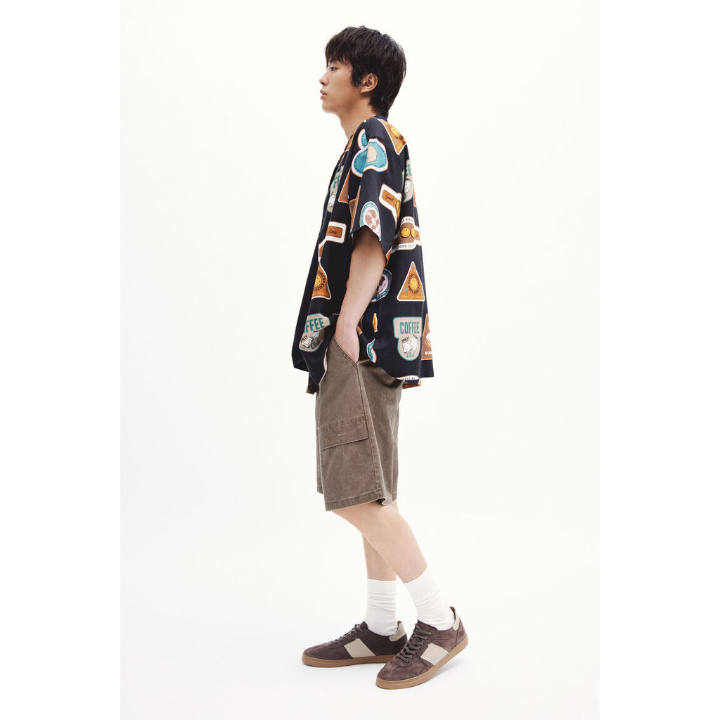 H&M(เอชแอนด์เอ็ม) กางเกงขาสั้นผ้าฝ้ายทรงหลวมพร้อมเข็มขัดดีไซน์ยูทิลิตี้ ผู้ชาย 1340564_1