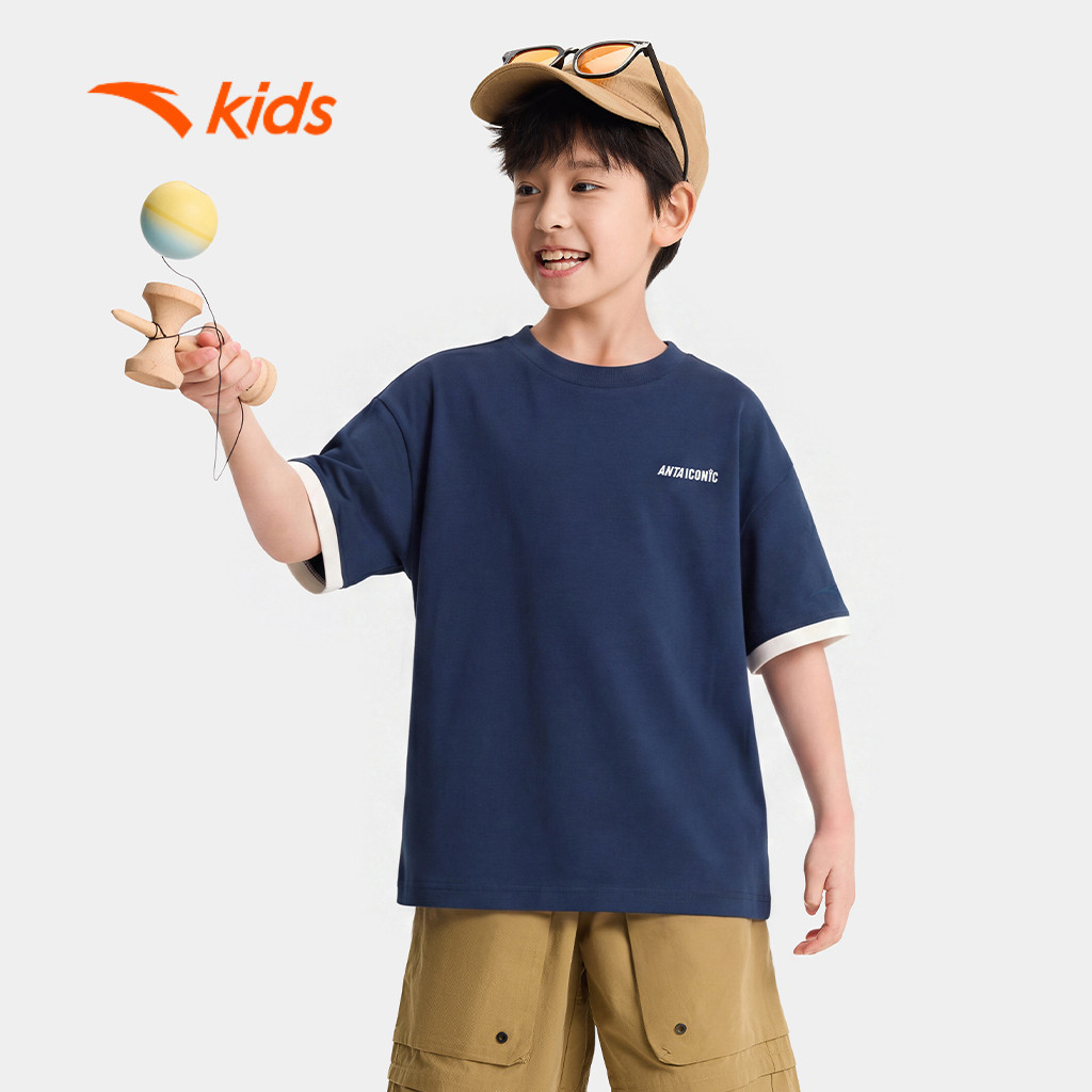 Anta Kids เสื้อยืดแขนสั้นสําหรับเด็กผู้ชายอายุ 10-14 ปี Iconic Cool, Active Fashion 3526C8102