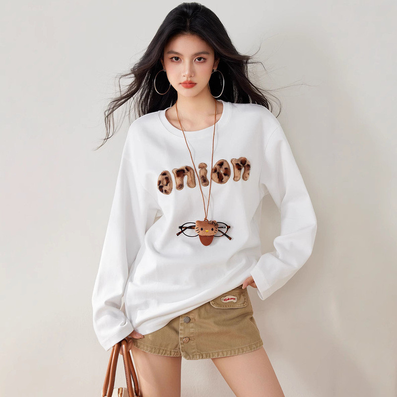 ก8350 จดหมายลําลองเสือดาวพิมพ์ปักสีขาวแขนยาวเสื้อยืดผู้หญิงฤดูใบไม้ผลิสไตล์ใหม่อเมริกันหลวมรอบคอถักด