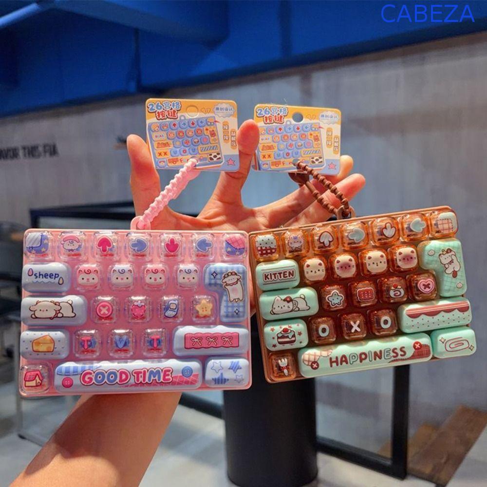 CABEZA Decompression ปุ่มของเล่น,ออกแบบน่ารัก 26 คีย์มินิคีย์บอร์ดจี้,ออกแบบใหม่จําลองบอร์ดโปร่งใส Dual-Tone คีย์บอร์ดพวงกุญแจเด็กกระเป๋าจี้