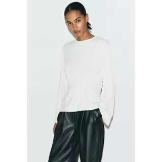H&M(เอชแอนด์เอ็ม) เสื้อท็อปดีไซน์บิดเกลียว Women Twist-detail top 1322860_1