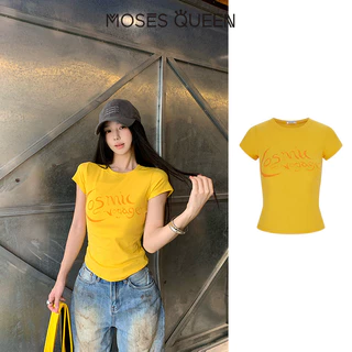 MOSESQUEEN มอสเนสควีน เสื้อยืดแขนสั้นพิมพ์ลายตัวอักษรสีเหลืองสําหรับผู้หญิงในฤดูร้อนมีดีไซน์เข้ารูปเสริมรูปร่างอเนกประสงค์และมีคอกลม #64031