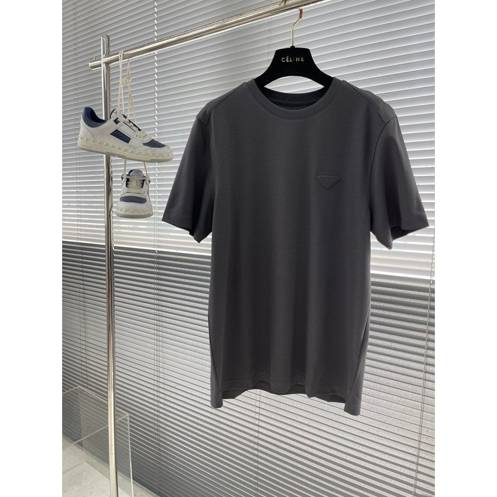 PRADA PRADA 2026 คลาสสิกรอบคอแขนสั้นเสื้อยืดผู้ชายผู้หญิงสไตล์สไตล์ญี่ปุ่น Classy ตัวอักษร Raglan แข