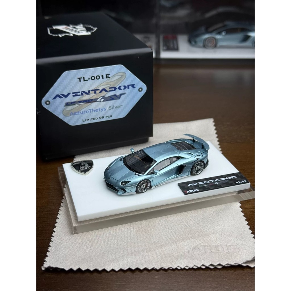 [คลังสินค้าพร้อม] Tardis 1/64 Lamborghini LP750-SV Ice Blue Shifen ของแต่งรถขนาดเล็กของดี