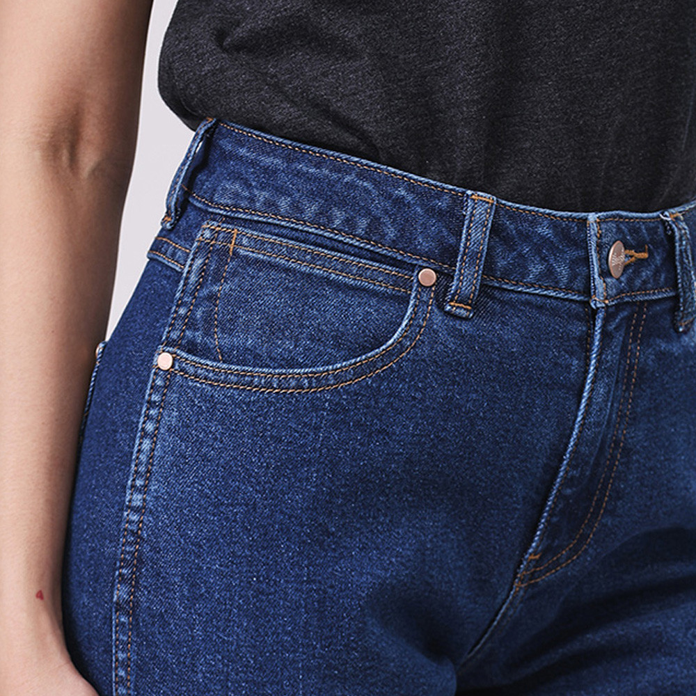 WRANGLER กางเกงยีนส์ผู้หญิง เอวสูง ทรงเข้ารูป Straight รุ่น WR S326WSTRF09 สียีนส์กลาง — صورة 5