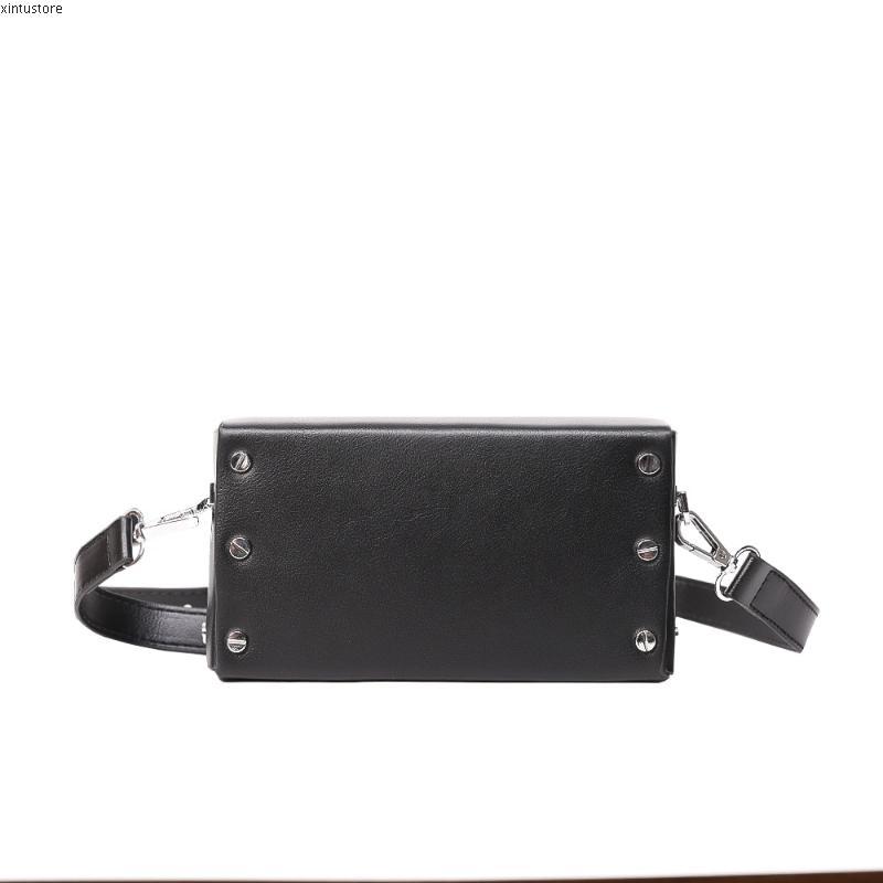 Labella : รุ่น Luna M ไซต์ใหญ่**พร้อมส่ง** กระเป๋าสะพายสายโซ่  (7 สี)