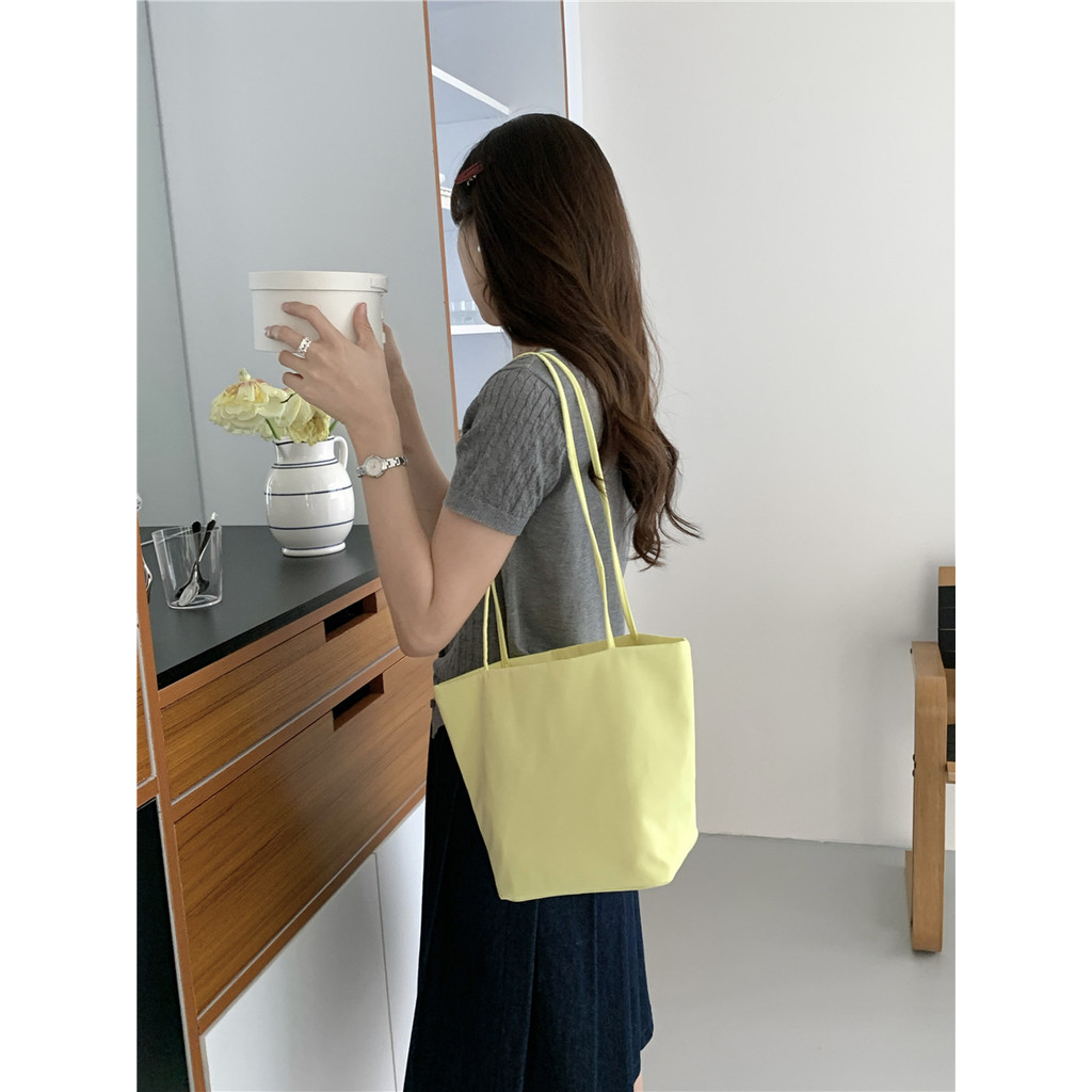 กระเป๋าโท้ทไนลอนสีพื้นดีไซน์พิเศษ เรียบง่าย กระเป๋าสะพายข้าง