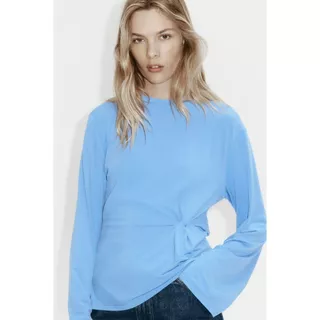 H&M(เอชแอนด์เอ็ม) เสื้อท็อปดีไซน์บิดเกลียว Women Twist-detail top 1322860_1