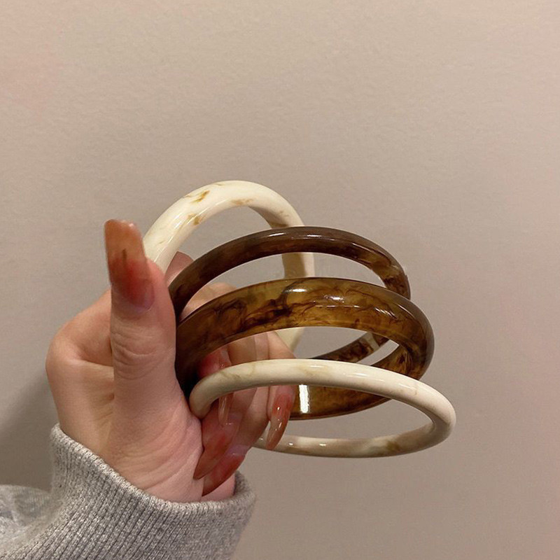 Balltest Bohemian Acrylic Round Bracelet Retro Fashion Accessory for Women
