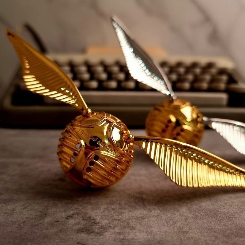 Luxury Golden Car Aromatherapy Car Golden Snitch Wings โลหะคุณภาพสูง Angel Air Outlet AromatherapyHT