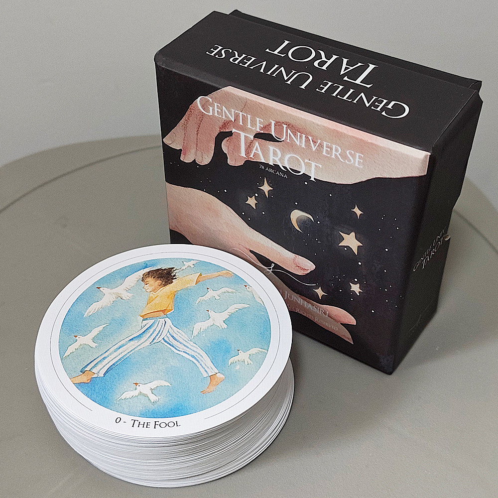 Gentle Universe Tarot Deck 78 ชิ้นรอบ Circular Tarot การ์ดสีน้ํา Art Witchcraft ในกล่องแข็ง, คู่นูน 8.8*8.8 ซม.