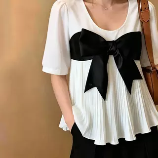 mimi&diid[COD]เสื้อเชิ้ตอัดพลีทแขนสั้น แต่งโบว์ใหญ่ด้านหน้าสุดน่ารัก เสื้อสีขาวเรียหรูสไตลืเกาหลี แมทช์ง่าย#99559