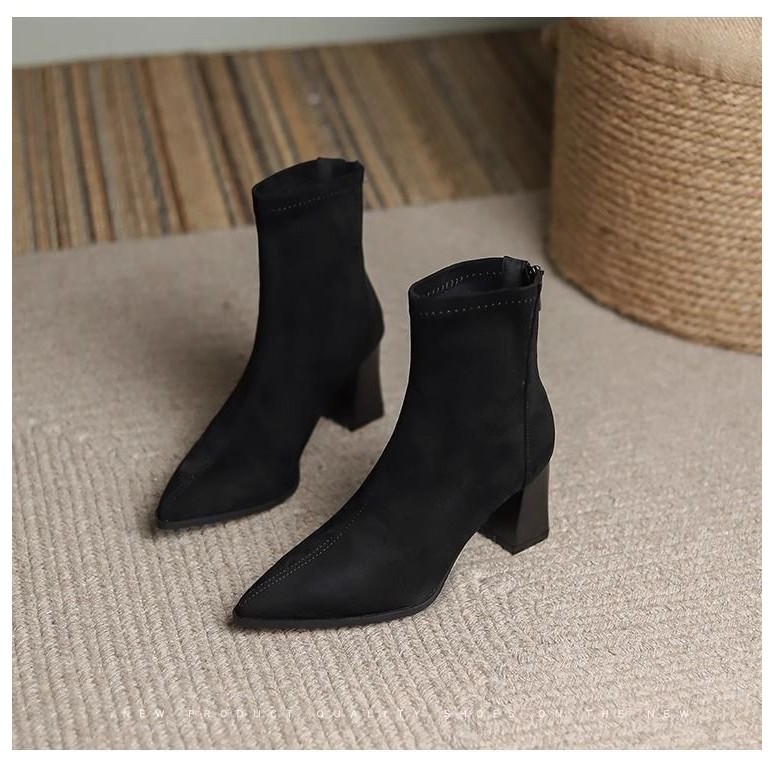 หนังนิ่มส้นหนารองเท้าส้นสูงรองเท้าสั้นขนาดเล็กผู้หญิง 2025 เชลซี Frosted รอบ Toe รองเท้าบาง Plus กํา