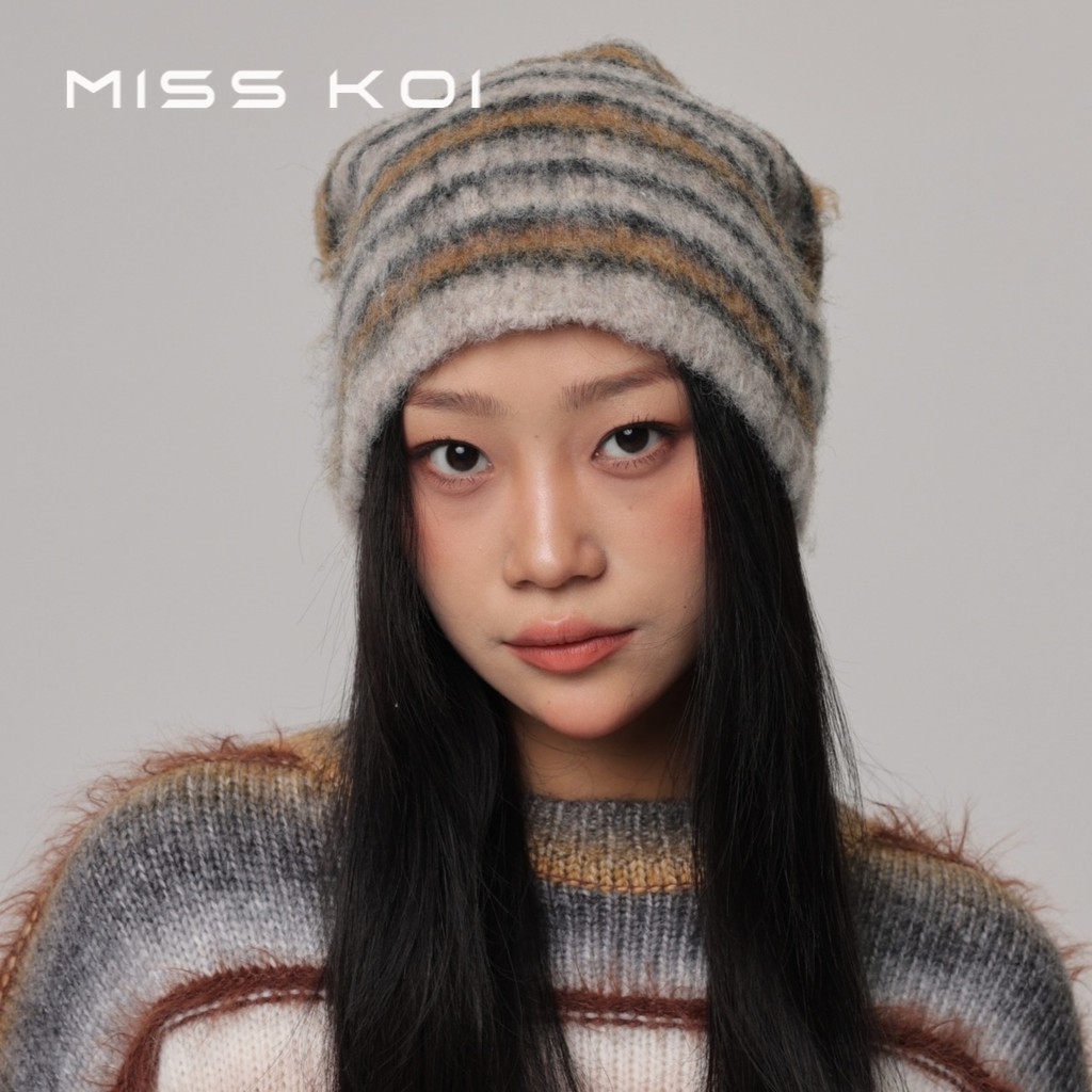 MISSKOI ฤดูใบไม้ร่วงฤดูหนาวสไตล์ใหม่อบอุ่นป้องกันหูกองหมวกทุกการแข่งขันการจับคู่สีลายหมวกขนสัตว์เส้นรอบวงหัวใหญ่แสดงใบหน้า