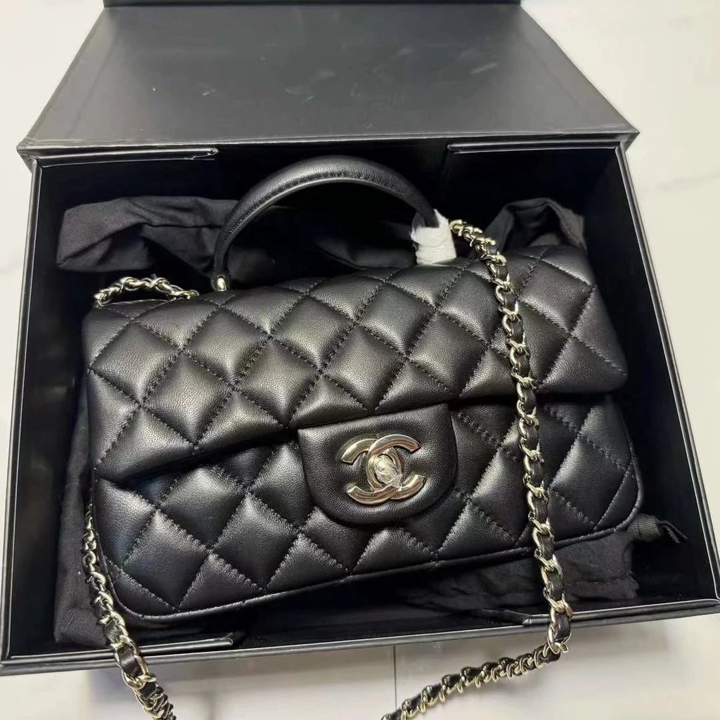 กระเป๋าหิ้วไหล่คลาสสิก.CHANEL. พร้อมสายโซ่