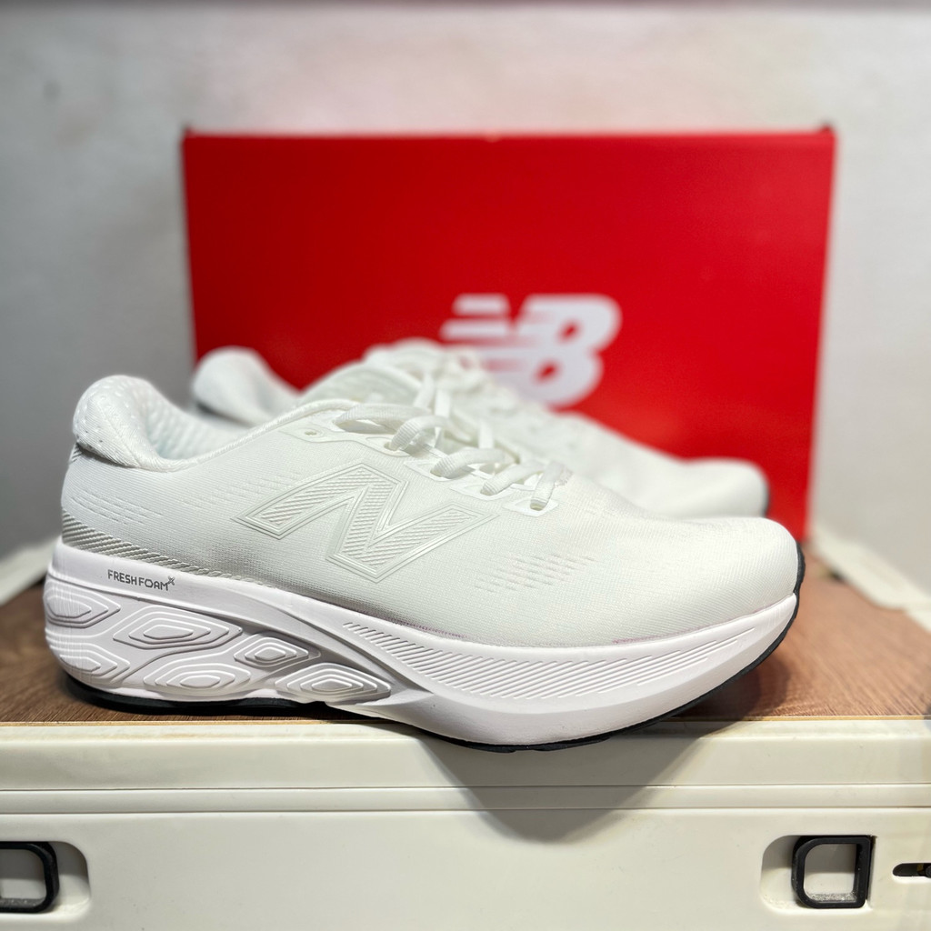 รองเท้ากีฬา New Balance 880 V15 สีขาว ทำจากผ้าตาข่ายสังเคราะห์ทนทาน