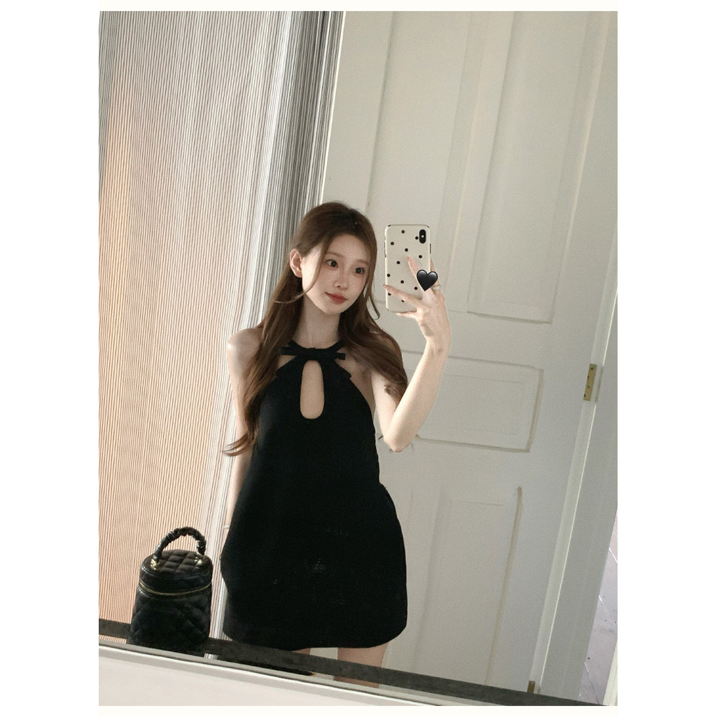 [Verve ตู้เสื้อผ้า] ชุดเดรสสีดําขนาดเล็กพร้อมดีไซน์แขนกุดปิดไหล่เรียบง่าย