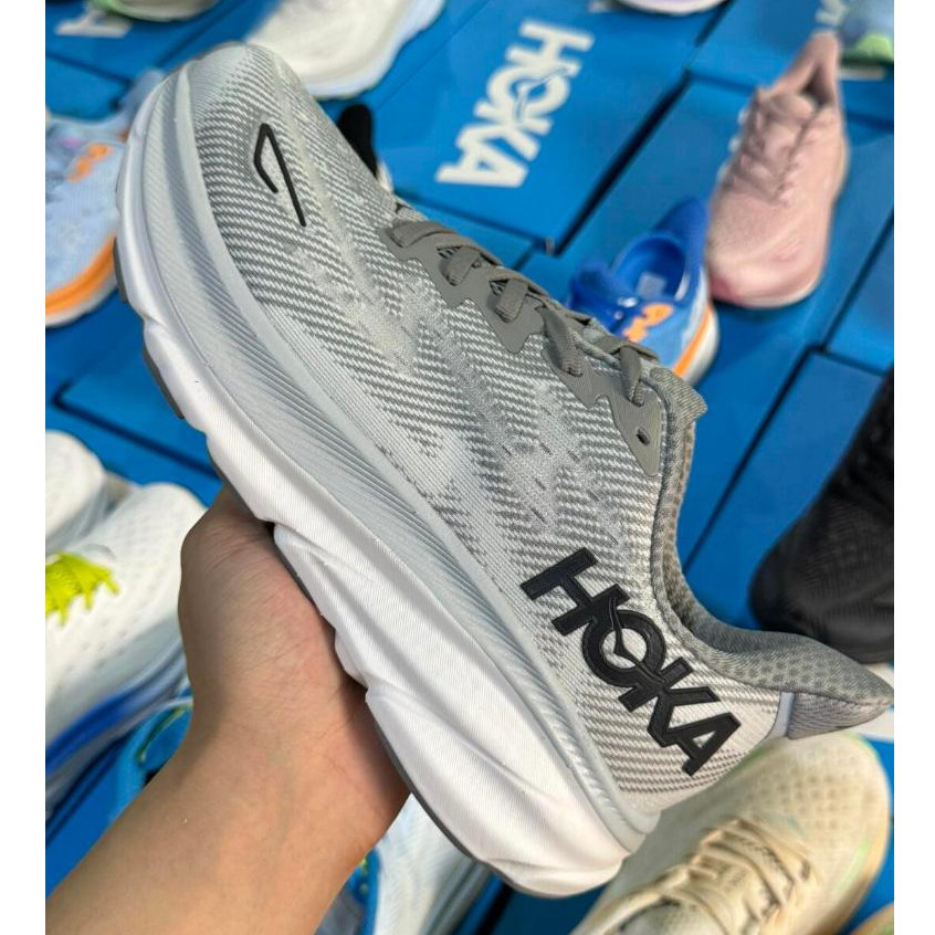 รองเท้าผ้าใบสุภาพสตรี Hoka Clifton 9 และ Hoka Bondi 8 0N7D