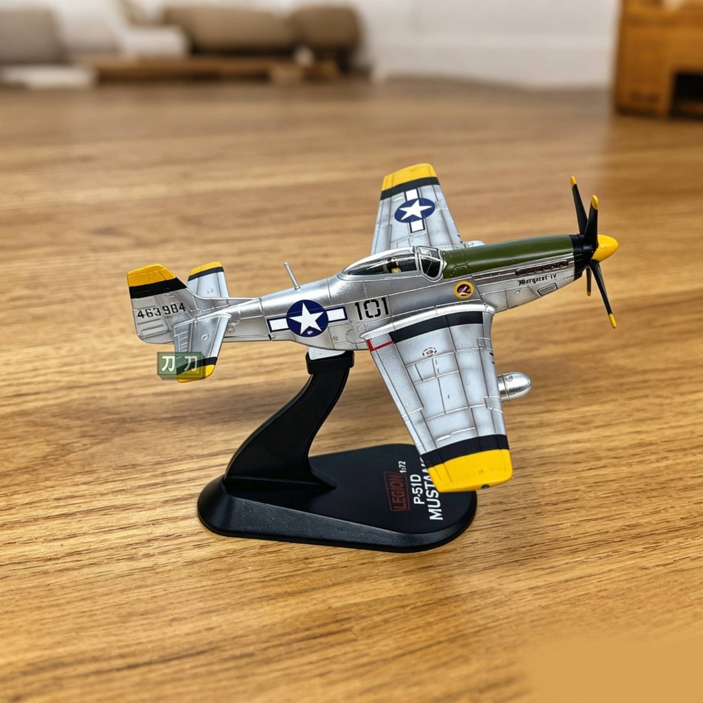 P-51D Mustang รุ่นละเอียด P-51 Mustang รุ่น Die-Cast เครื่องบินพร้อมขาตั้งสมจริงสําหรับนักสะสมการบิน
