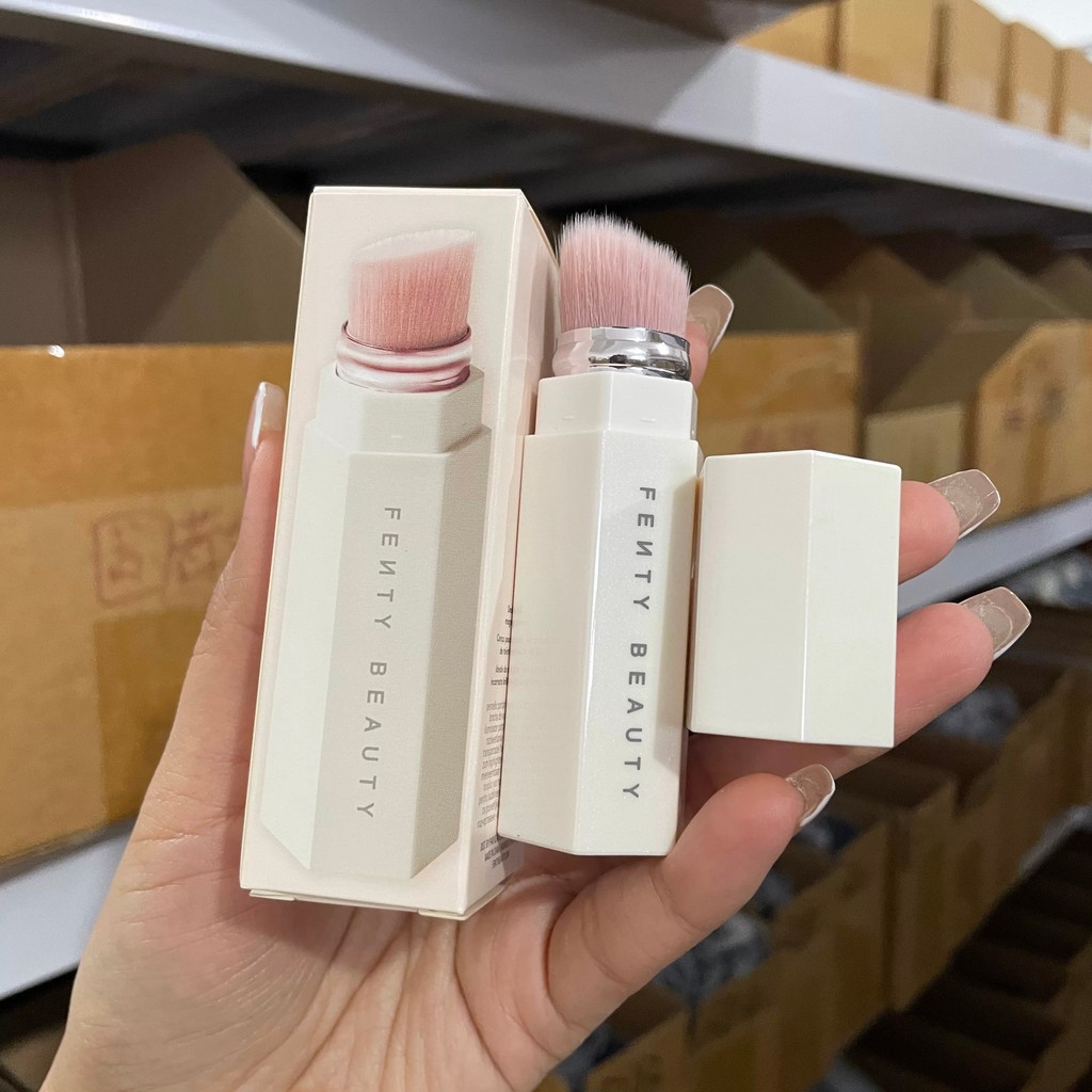 สมบัติ~Fenty Beauty Rihanna#130便携粉饼刷#140斜角高光刷#150修容刷
