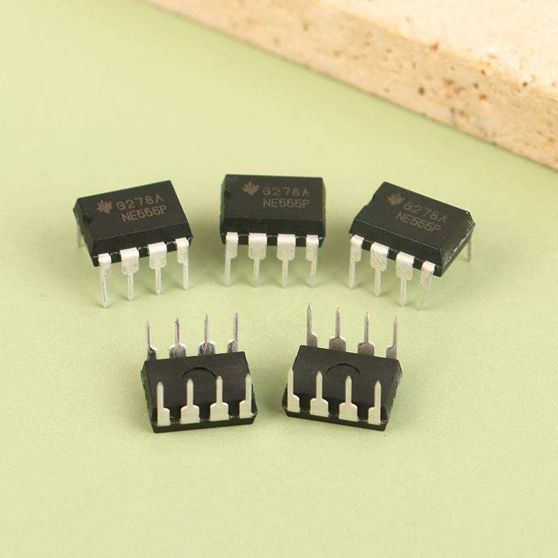 [qetyellow] 20 ชิ้น NE555 NE555P Integrated IC Direct Plug DIP-8P Base Circuit Chip Electronicpons T