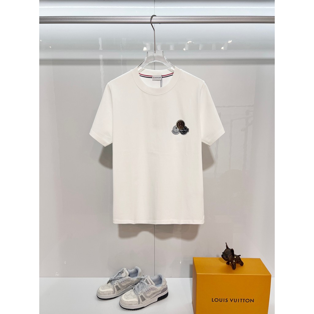 Moncler/Moncler 2026 คลาสสิกรอบคอแขนสั้นเสื้อยืดผู้ชายผู้หญิงขายร้อน Street Western สไตล์กีฬารอบคอเค
