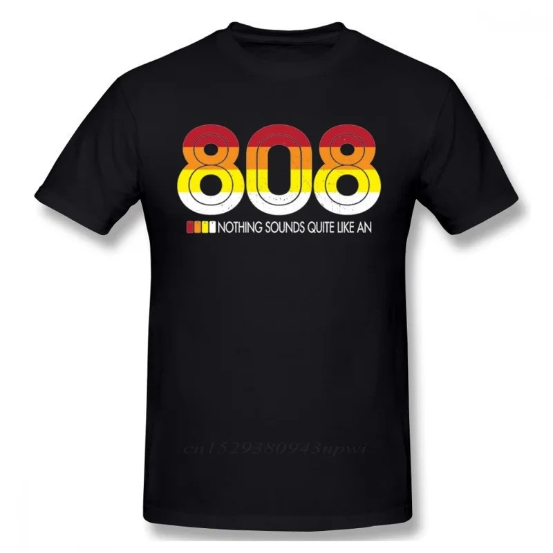 เสื้อยืดผู้ชายลาย Roland TR 808 สไตล์ร็อกแอนด์โรล เสื้อยืดคอกลม ผ้าฝ้าย 100%