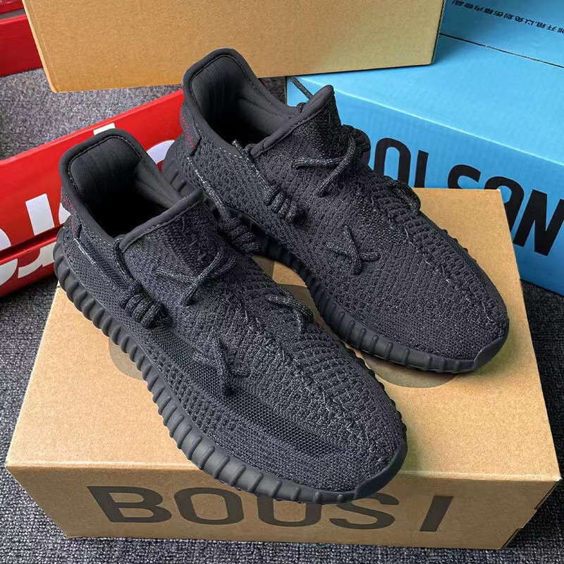รองเท้าวิ่ง YZ Boost 350 V2 สี Black Starry Sky ดีไซน์โลว์คัท สวมใส่สบาย