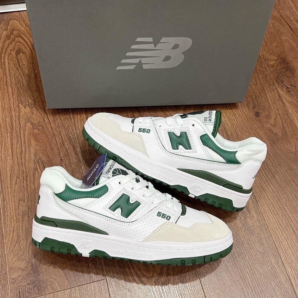 รองเท้าผ้าใบ New Balance 550 - สีน้ำเงิน ดำ และขาว สำหรับทั้งผู้ชายและผู้หญิง